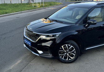 Подержанный автомобиль Kia Carnival 2020 года (4 фото)