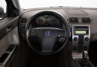 Подержанный автомобиль Volvo S40 2006 года (10 фото)