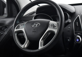 Подержанный автомобиль Hyundai ix35 2011 года (15 фото)