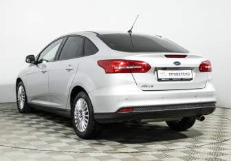Подержанный автомобиль Ford Focus Sedan 2016 года (7 фото)