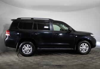 Подержанный автомобиль Toyota Land Cruiser Suv 2008 года (4 фото)