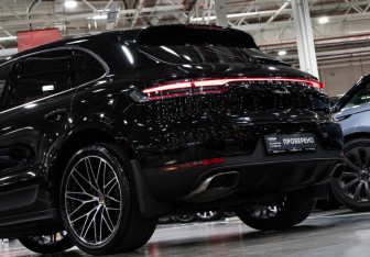 Подержанный автомобиль Porsche Macan 2020 года (13 фото)