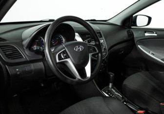 Подержанный автомобиль Hyundai Solaris Sedan 2013 года (11 фото)