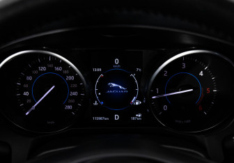 Подержанный автомобиль Jaguar XF Sedan 2016 года (34 фото)