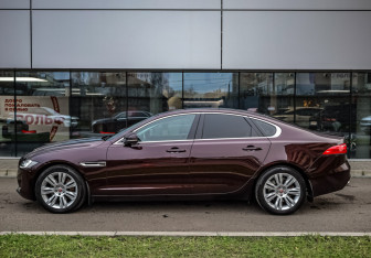 Подержанный автомобиль Jaguar XF Sedan 2018 года (8 фото)