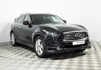 Подержанный автомобиль Infiniti FX 2012 года (3 фото)