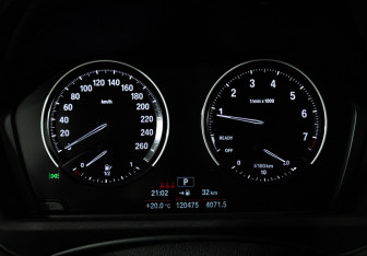 Подержанный автомобиль BMW X1 2021 года (12 фото)