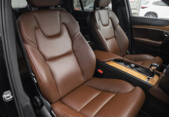 Подержанный автомобиль Volvo XC90 2020 года (30 фото)