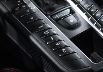 Подержанный автомобиль Porsche Macan 2016 года (31 фото)