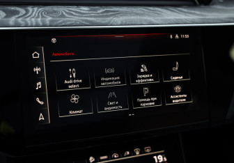 Подержанный автомобиль Audi e-tron 2021 года (16 фото)