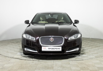 Подержанный автомобиль Jaguar XF Sedan 2015 года (2 фото)