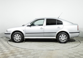 Подержанный автомобиль Skoda Octavia Liftback 2010 года (8 фото)