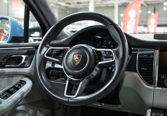 Подержанный автомобиль Porsche Macan 2016 года (24 фото)