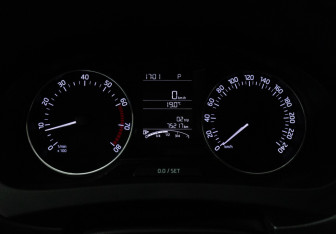 Подержанный автомобиль Skoda Rapid Liftback 2015 года (12 фото)