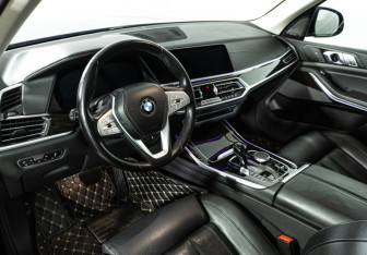 Подержанный автомобиль BMW X7 2020 года (11 фото)