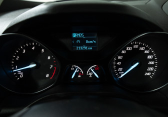 Подержанный автомобиль Ford Kuga 2014 года (12 фото)
