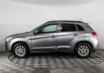 Подержанный автомобиль Mitsubishi ASX 2013 года (8 фото)
