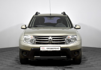 Подержанный автомобиль Renault Duster 2015 года (2 фото)