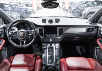 Подержанный автомобиль Porsche Macan 2017 года (16 фото)