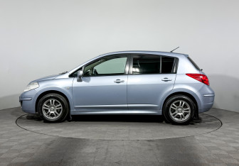 Подержанный автомобиль Nissan Tiida Hatchback 2011 года (8 фото)
