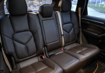 Подержанный автомобиль Porsche Cayenne 2016 года (33 фото)