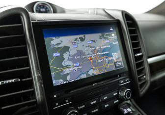 Подержанный автомобиль Porsche Cayenne 2016 года (24 фото)