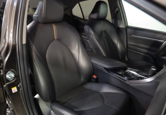 Подержанный автомобиль Toyota Camry Sedan 2019 года (22 фото)