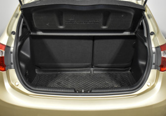 Подержанный автомобиль Kia Rio Hatchback 2014 года (19 фото)