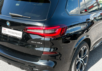 Подержанный автомобиль BMW X5 2021 года (8 фото)