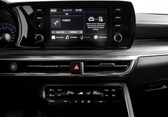 Подержанный автомобиль Kia K5 2021 года (17 фото)