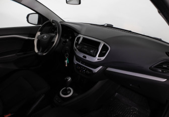 Подержанный автомобиль LADA (ВАЗ) Vesta Sedan 2016 года (17 фото)