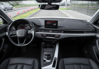Подержанный автомобиль Audi A4 Sedan 2018 года (11 фото)