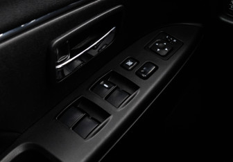 Подержанный автомобиль Mitsubishi ASX 2012 года (16 фото)