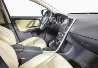 Подержанный автомобиль Volvo XC60 2014 года (13 фото)