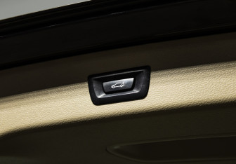 Подержанный автомобиль BMW X3 2014 года (18 фото)