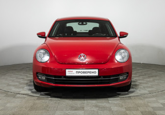 Подержанный автомобиль Volkswagen Beetle Hatchback 2013 года (2 фото)