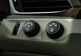 Подержанный автомобиль Cadillac Escalade Suv 2016 года (22 фото)