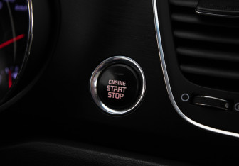 Подержанный автомобиль Kia Carnival 2016 года (14 фото)