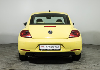 Подержанный автомобиль Volkswagen Beetle Hatchback 2014 года (6 фото)