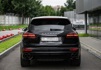 Подержанный автомобиль Porsche Cayenne 2015 года (7 фото)
