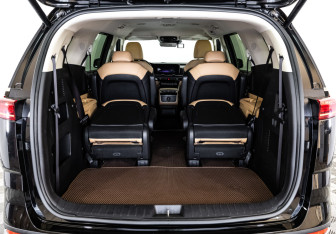Подержанный автомобиль Kia Carnival 2022 года (36 фото)