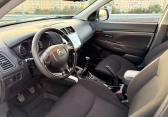Подержанный автомобиль Citroen C4 Aircross 2012 года (7 фото)