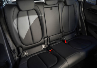 Подержанный автомобиль BMW X1 2017 года (29 фото)