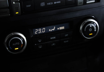 Подержанный автомобиль Mitsubishi Pajero 2007 года (15 фото)