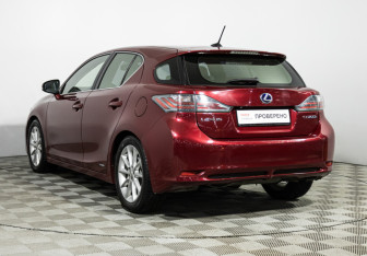 Подержанный автомобиль Lexus CT 2011 года (7 фото)
