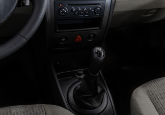 Подержанный автомобиль Renault Megane Sedan 2007 года (12 фото)
