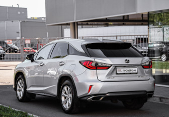 Подержанный автомобиль Lexus RX 2017 года (9 фото)