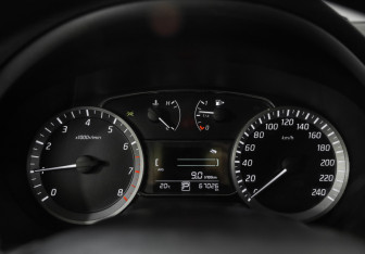 Подержанный автомобиль Nissan Tiida Hatchback 2015 года (12 фото)