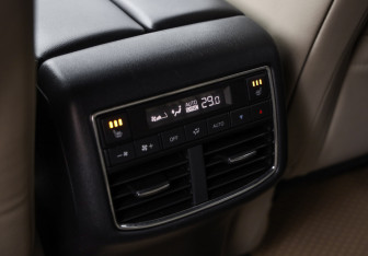 Подержанный автомобиль Mazda CX-9 2018 года (25 фото)