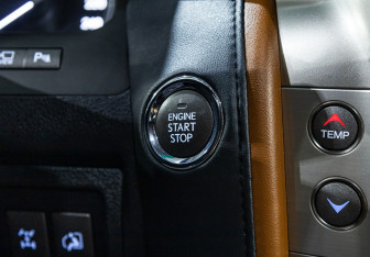Подержанный автомобиль Lexus LX 2012 года (23 фото)